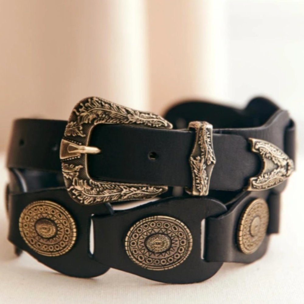 ISO - In Search Of Sezane Ellie Belt size 75 in Black